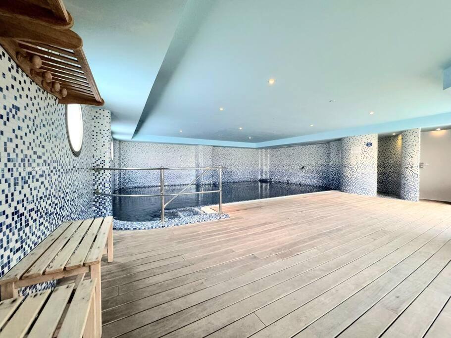 Suite Delphine By Calpitality Exterior foto